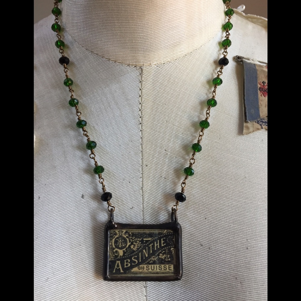 Absinthe Victorian empherma glass necklace - Picture 2 of 10